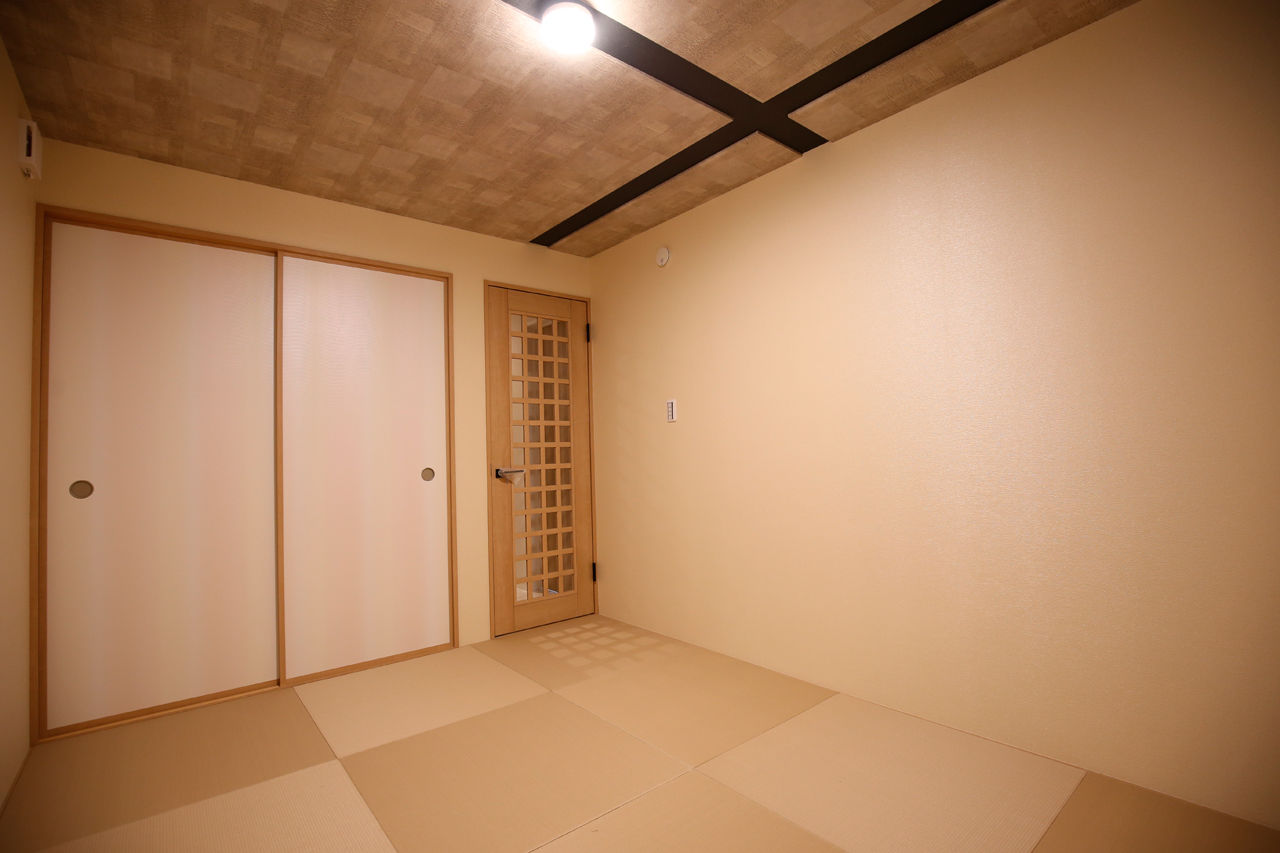 ヤマイチ住建 【大阪市/3階建て/2000万円台】3段折り上げの勾配天井にトップライト。モダンでラグジュアリーな2階LDKの建築実例画像7