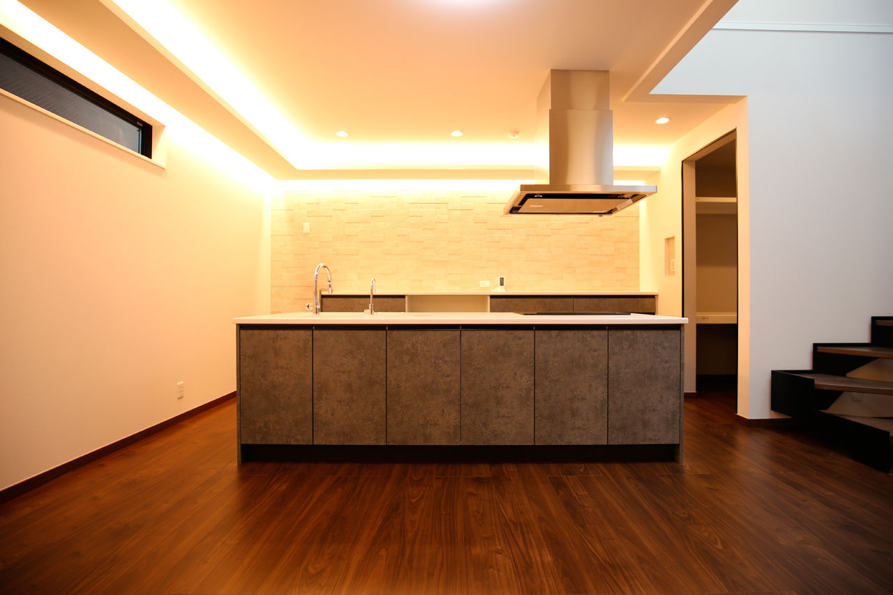 ヤマイチ住建 【東大阪市/3000万円台】天窓から光が注ぐ、アイランドキッチンのあるLDK。バルコニーでBBQも楽しめるの建築実例画像2