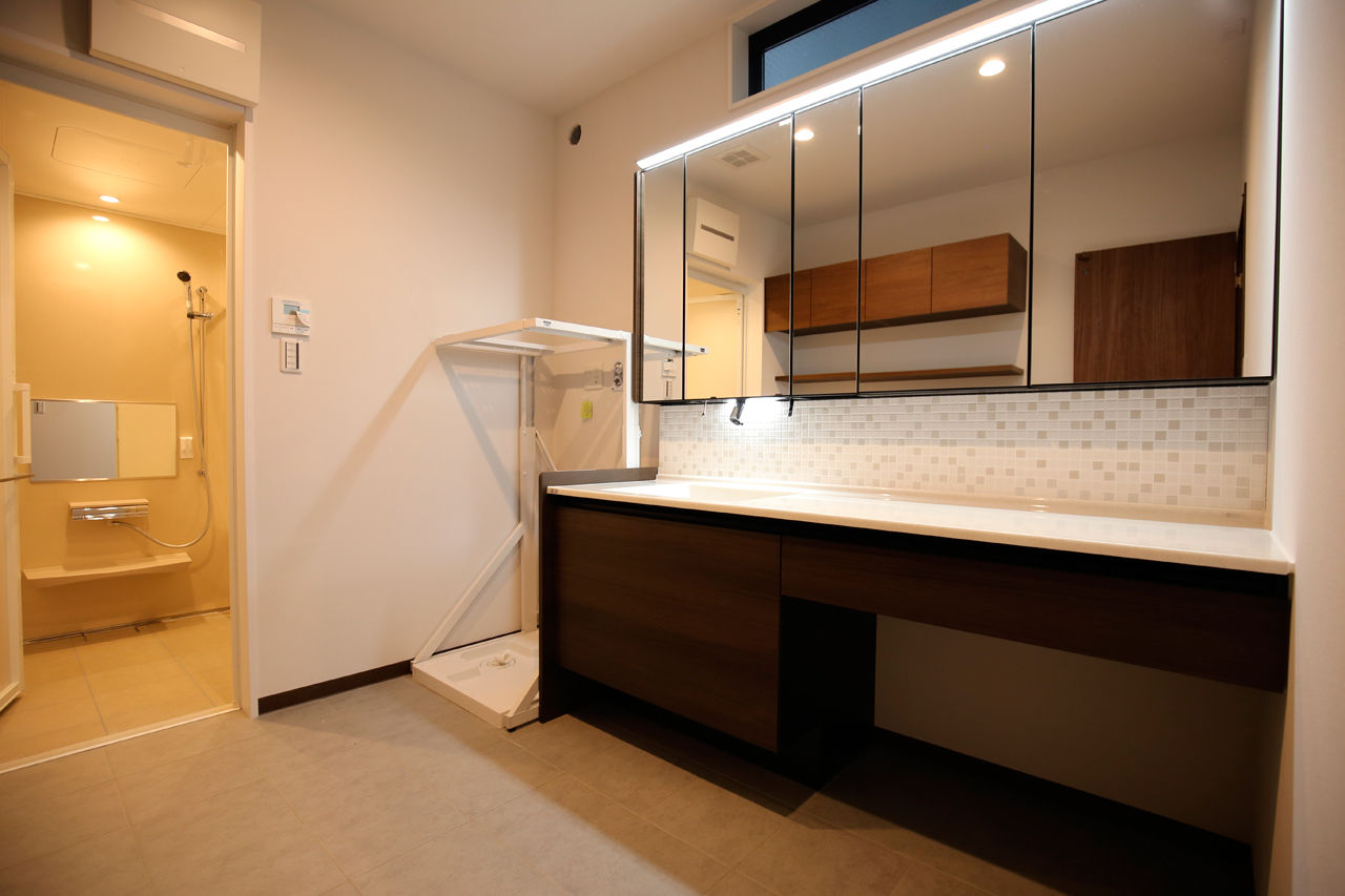 ヤマイチ住建 【東大阪市/3000万円台】天窓から光が注ぐ、アイランドキッチンのあるLDK。バルコニーでBBQも楽しめるの建築実例画像8