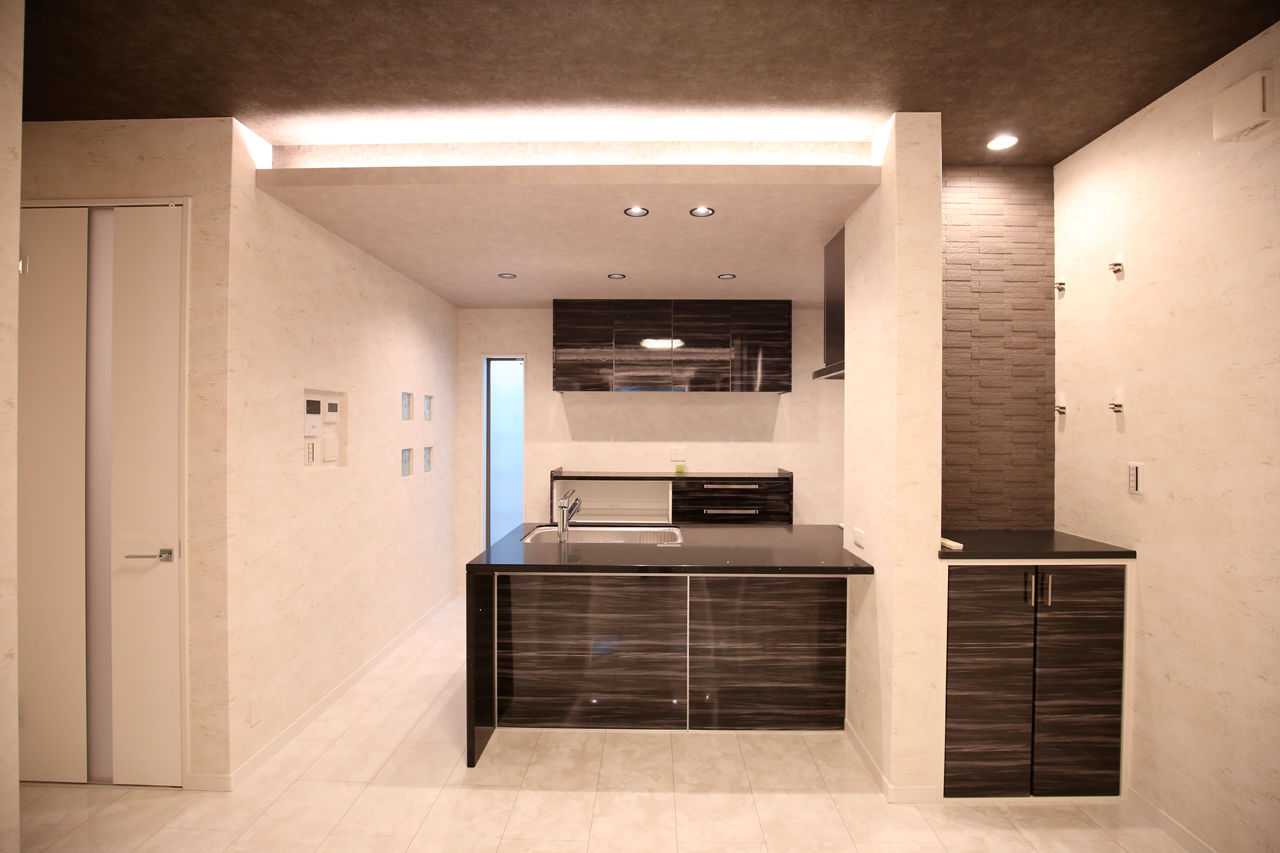 ヤマイチ住建 【大阪市/2000万円台】柔らかな光でデザインされたホテルライクなリビング。旗竿地の明るい住まいの建築実例画像2