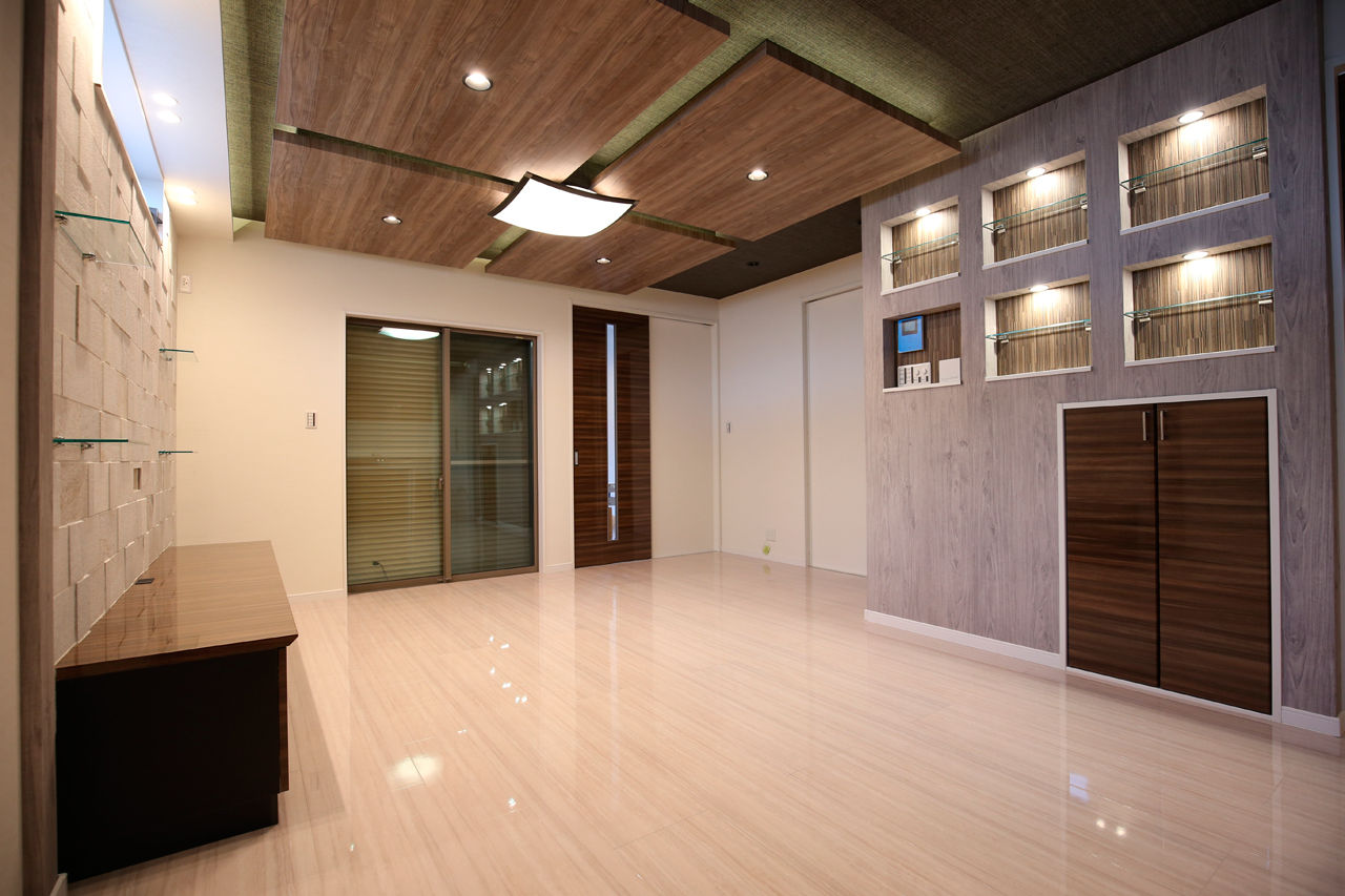 ヤマイチ住建 【大阪市/3階建て/2000万円台】凝った天井の意匠や間接照明で、オンリーワンのリビングをデザインの建築実例画像3