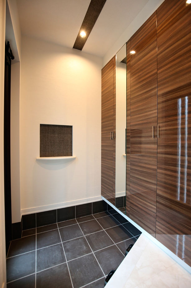 ヤマイチ住建 【大阪市/3階建て/2000万円台】凝った天井の意匠や間接照明で、オンリーワンのリビングをデザインの建築実例画像5