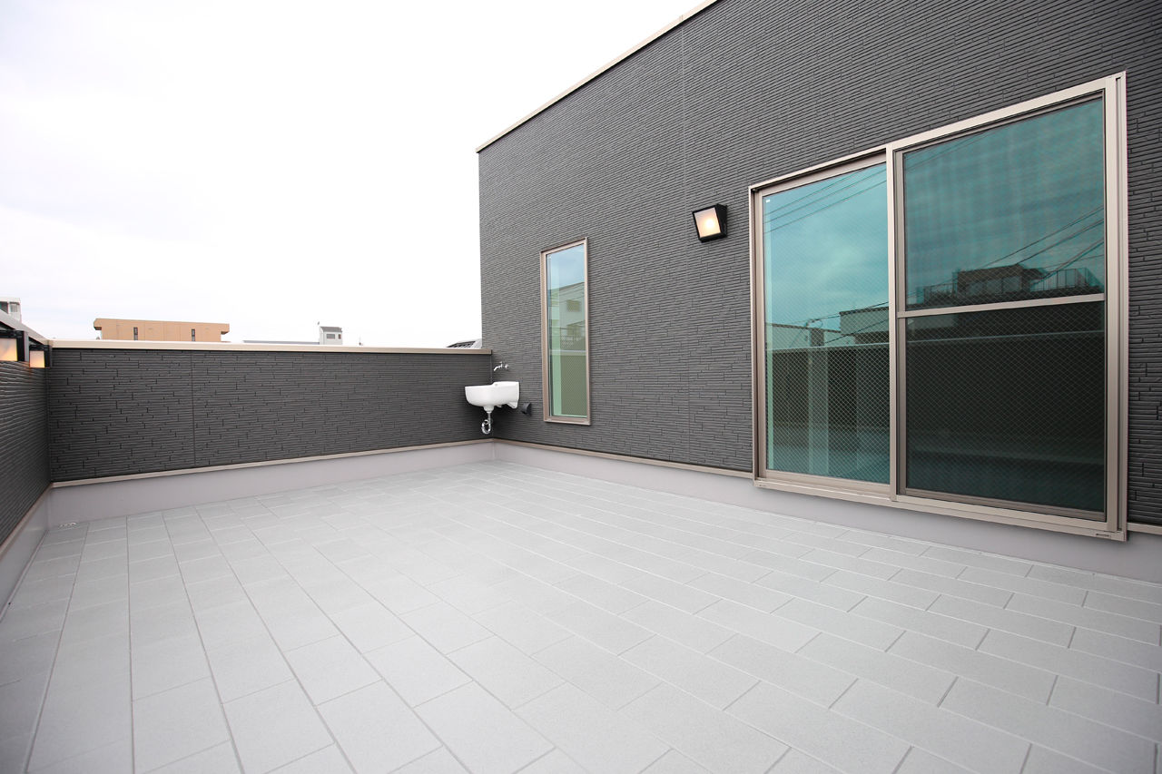 ヤマイチ住建 【大阪市/3階建て/2000万円台】凝った天井の意匠や間接照明で、オンリーワンのリビングをデザインの建築実例画像10