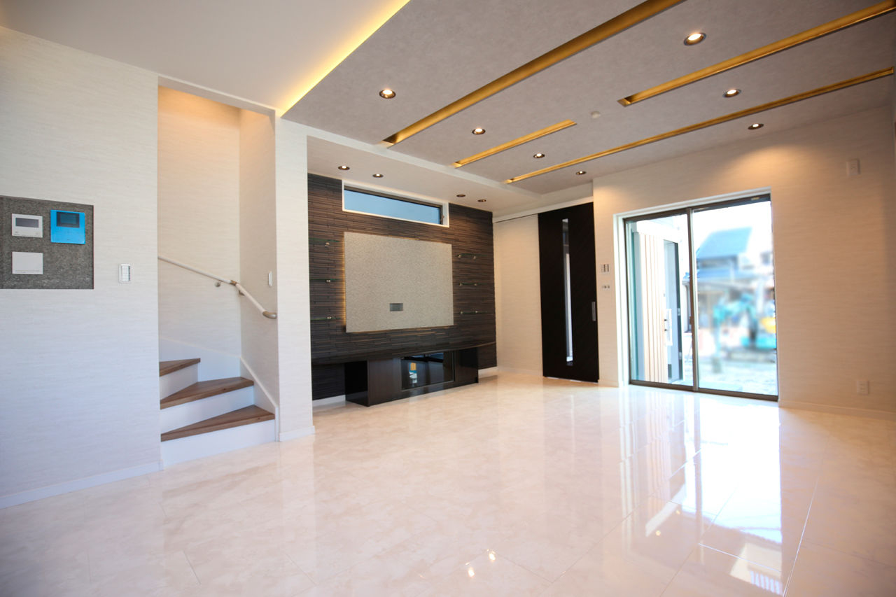 ヤマイチ住建 【大阪市/3階建て/2000万円台】白いフロアに黒いキッチン。光のラインが形づくるクールモダンな住まいの建築実例画像3