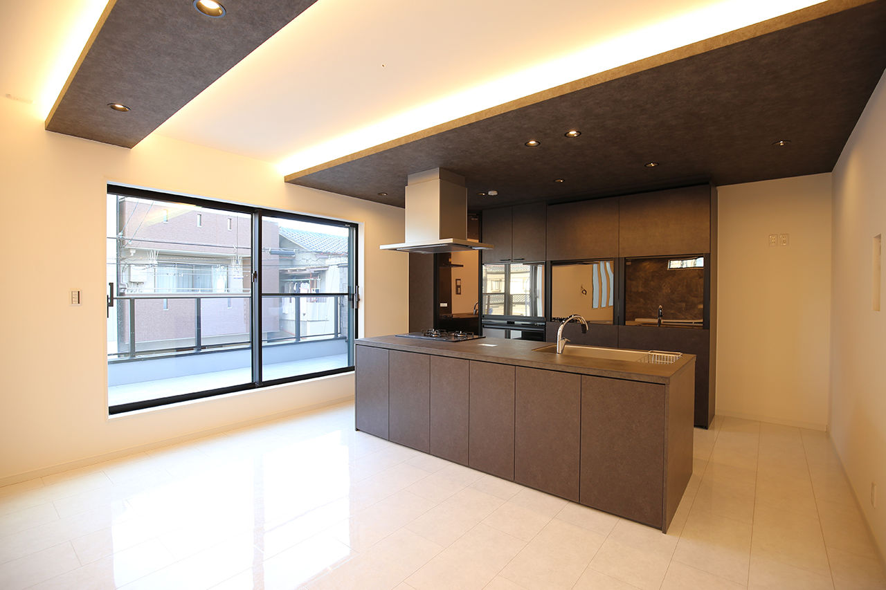 ヤマイチ住建 【大阪市/4000万円以上/3階建て】2台分のビルトインガレージや27.5帖のLDKなどラグジュアリーな住まいの建築実例画像2