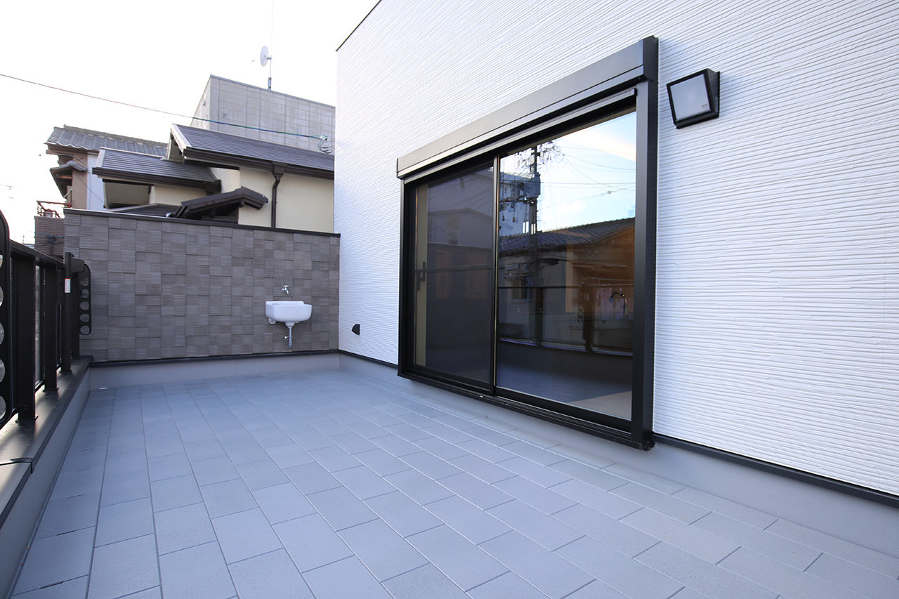 ヤマイチ住建 【大阪市/4000万円以上/3階建て】2台分のビルトインガレージや27.5帖のLDKなどラグジュアリーな住まいの建築実例画像6