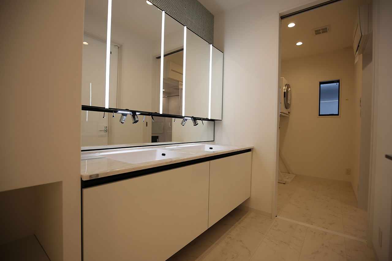 ヤマイチ住建 【大阪市/4000万円以上/3階建て】2台分のビルトインガレージや27.5帖のLDKなどラグジュアリーな住まいの建築実例画像10