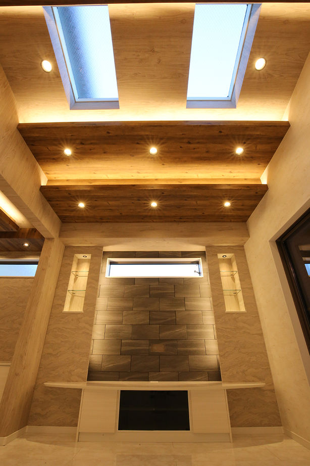 ヤマイチ住建 【大阪市/2000万円台/狭小/3階建て】勾配天井×トップライトで開放感たっぷりにくつろげるLDKの建築実例画像3