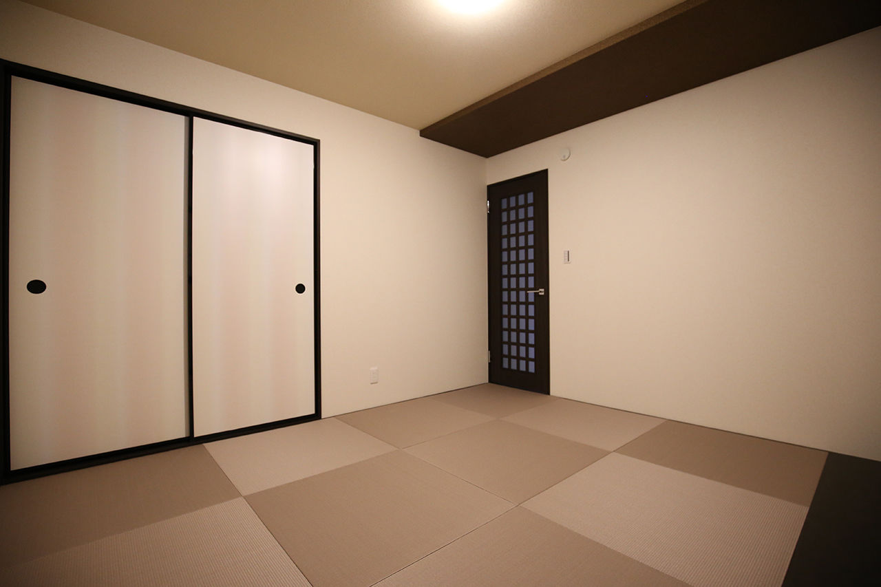 ヤマイチ住建 【大阪市/2000万円台/狭小/3階建て】勾配天井×トップライトで開放感たっぷりにくつろげるLDKの建築実例画像6