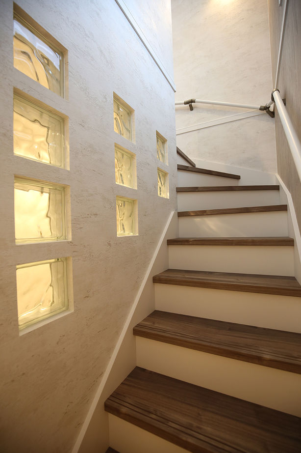 ヤマイチ住建 【大阪市/2000万円台/狭小/3階建て】勾配天井×トップライトで開放感たっぷりにくつろげるLDKの建築実例画像7