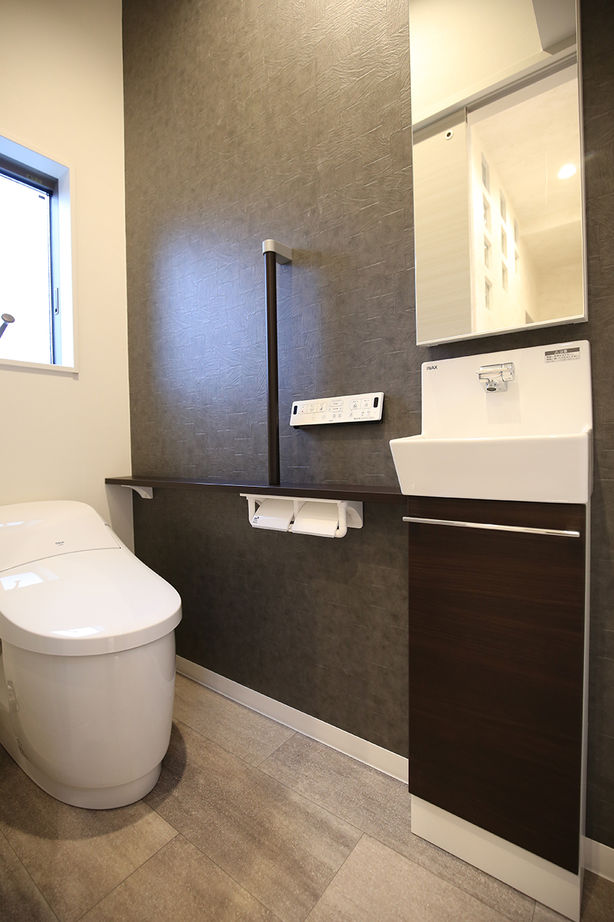 ヤマイチ住建 【大阪市/2000万円台/狭小/3階建て】勾配天井×トップライトで開放感たっぷりにくつろげるLDKの建築実例画像9