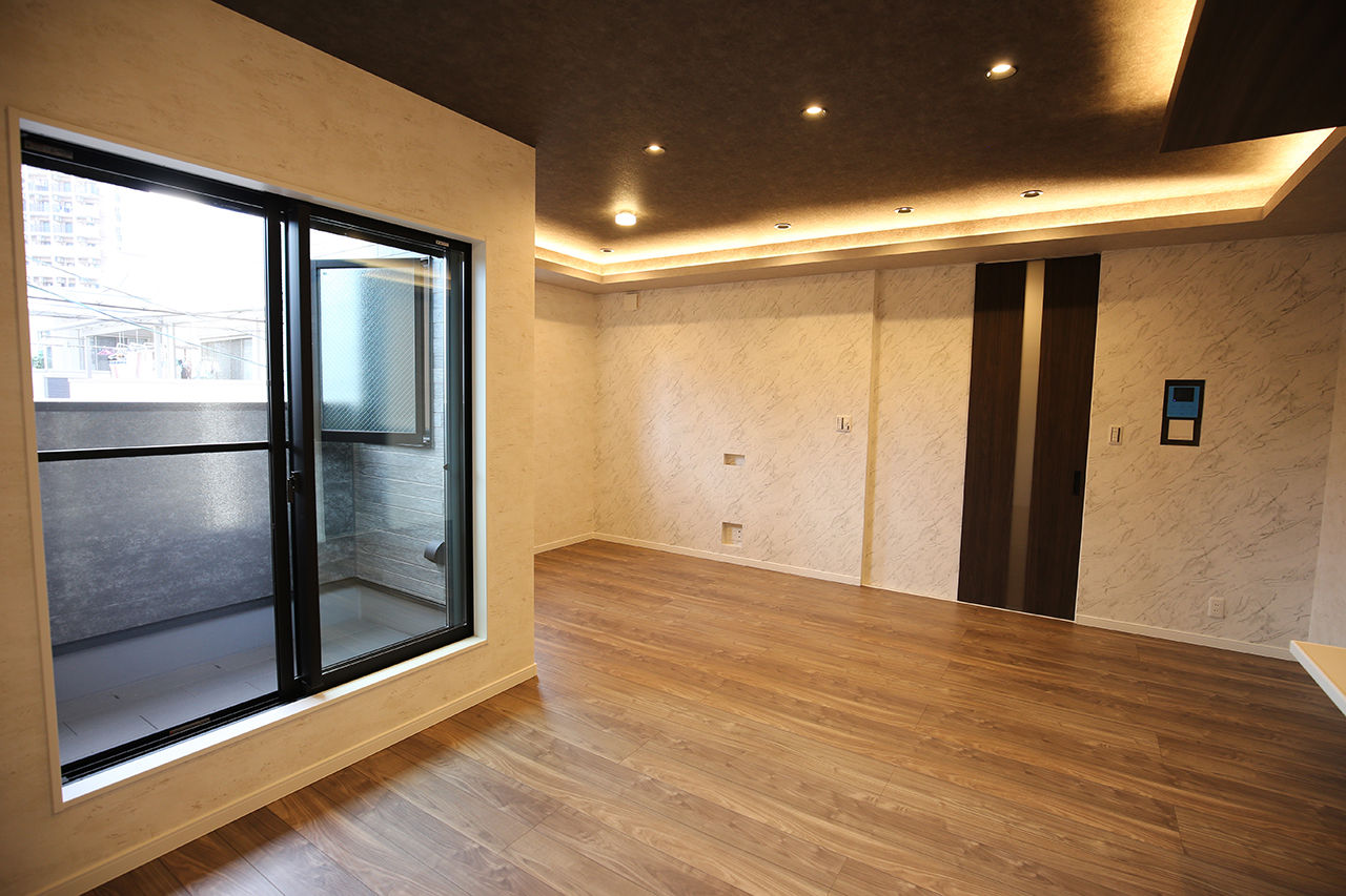 ヤマイチ住建 【大阪市/2000万円台/狭小/3階建て】木目調×間接照明でリラックスできる上質感漂う住まいの建築実例画像3