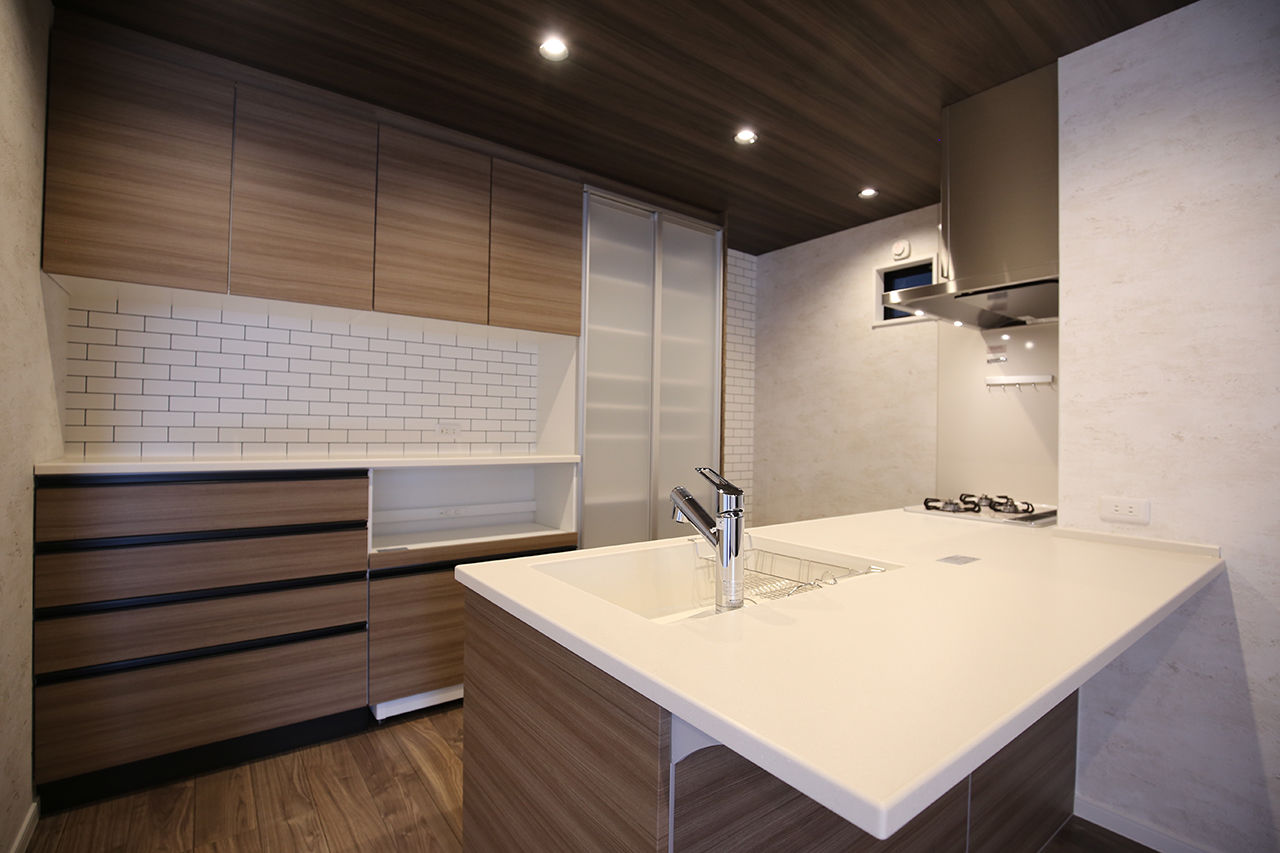 ヤマイチ住建 【大阪市/2000万円台/狭小/3階建て】木目調×間接照明でリラックスできる上質感漂う住まいの建築実例画像4