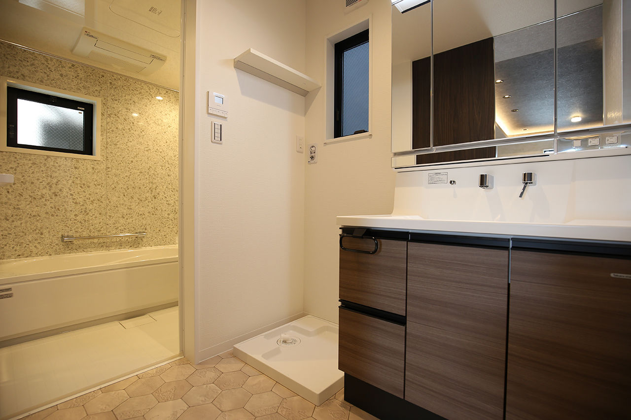 ヤマイチ住建 【大阪市/2000万円台/狭小/3階建て】木目調×間接照明でリラックスできる上質感漂う住まいの建築実例画像9