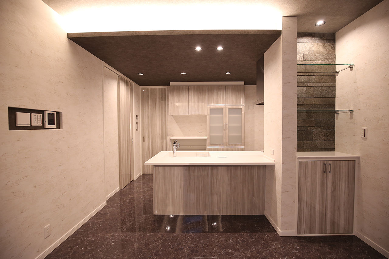 ヤマイチ住建 【大阪市/2000万円台/狭小/3階建て】トップライトから自然光が射し込む2階LDK。高級感あふれる住まいの建築実例画像2