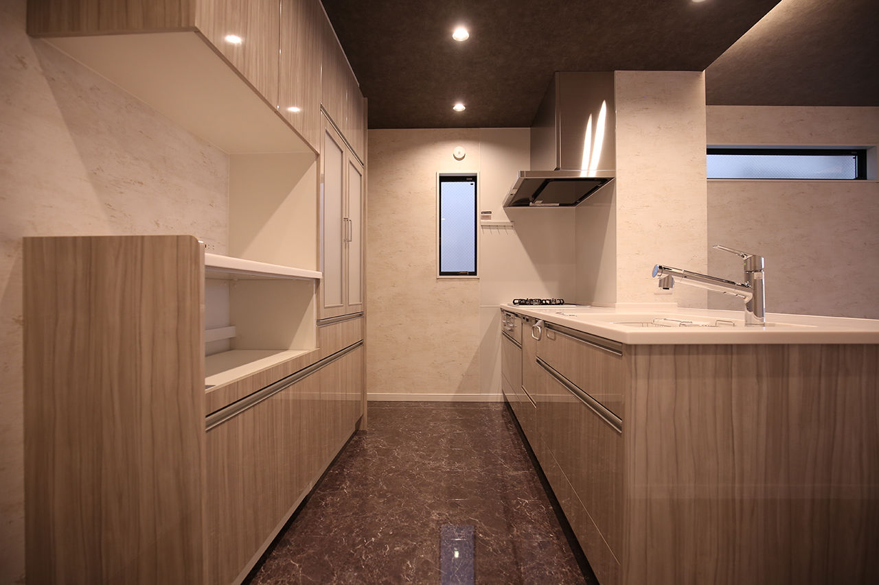 ヤマイチ住建 【大阪市/2000万円台/狭小/3階建て】トップライトから自然光が射し込む2階LDK。高級感あふれる住まいの建築実例画像4