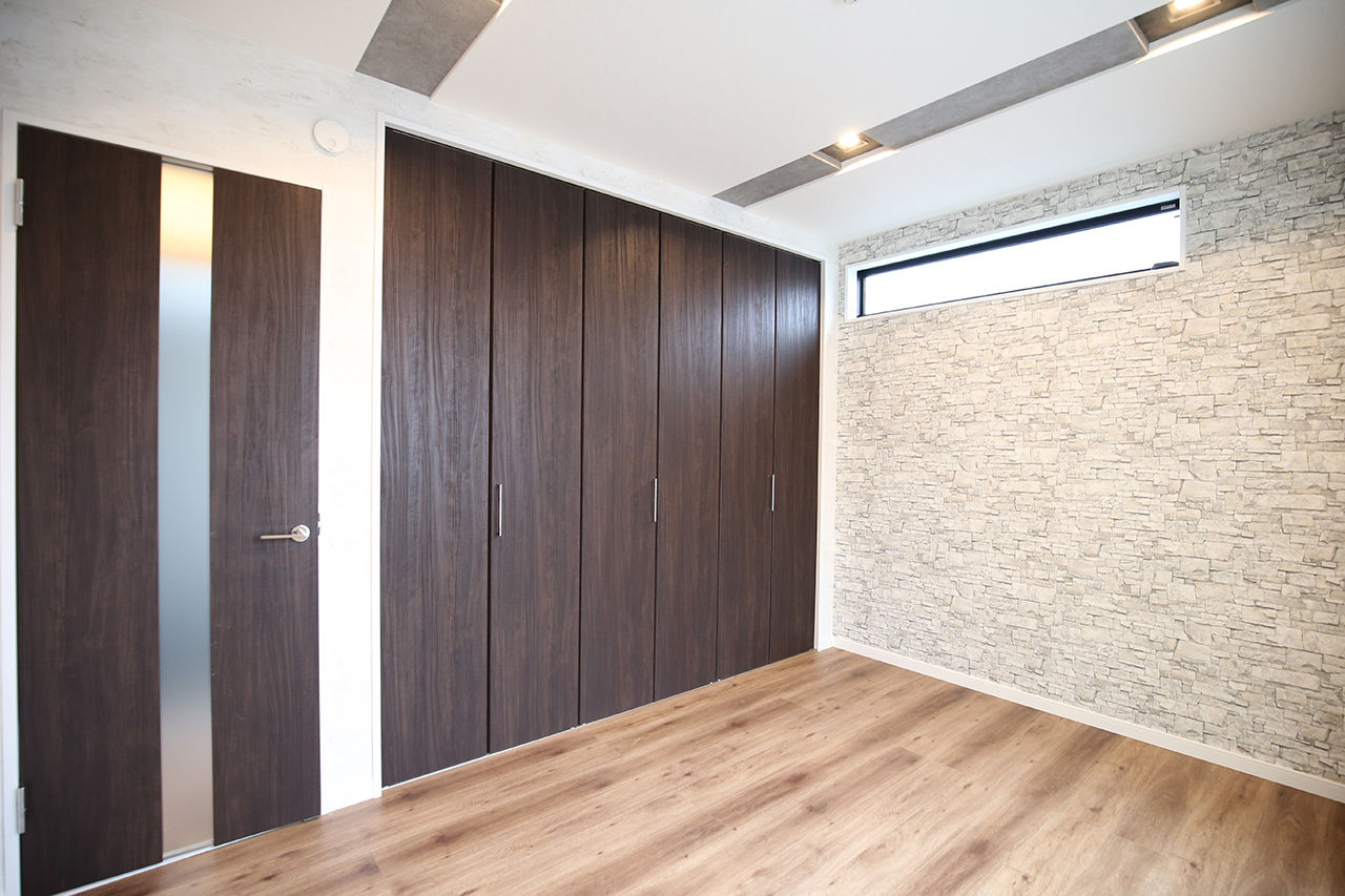 ヤマイチ住建 【大阪市/2000万円台/狭小/3階建て】トップライトから自然光が射し込む2階LDK。高級感あふれる住まいの建築実例画像5