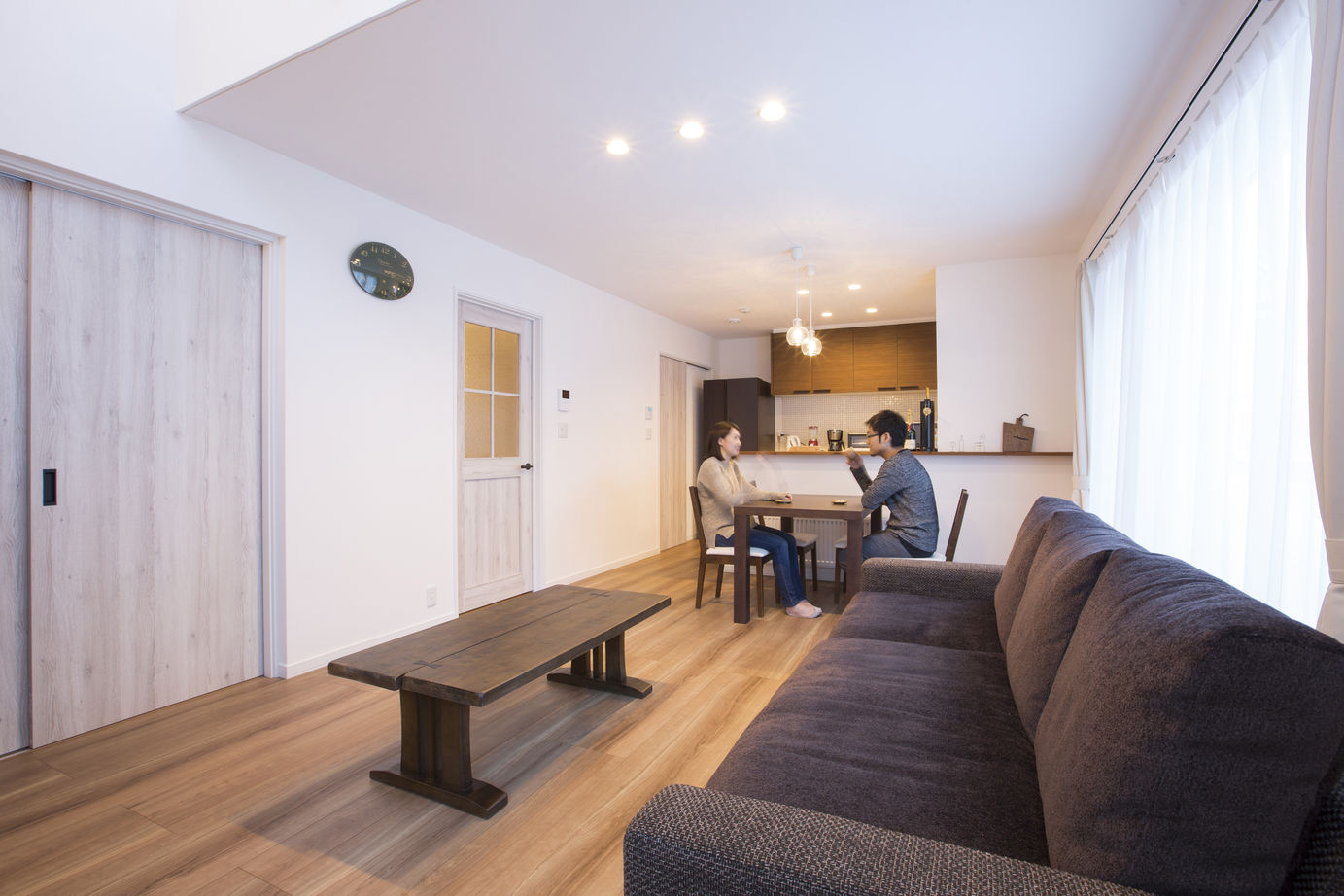 住研ハウス 【千歳市/ニッチ/収納豊富/吹抜】2×6工法で外張断熱だから年中快適な遊び心にあふれたアンティーク調の家。の建築実例画像1