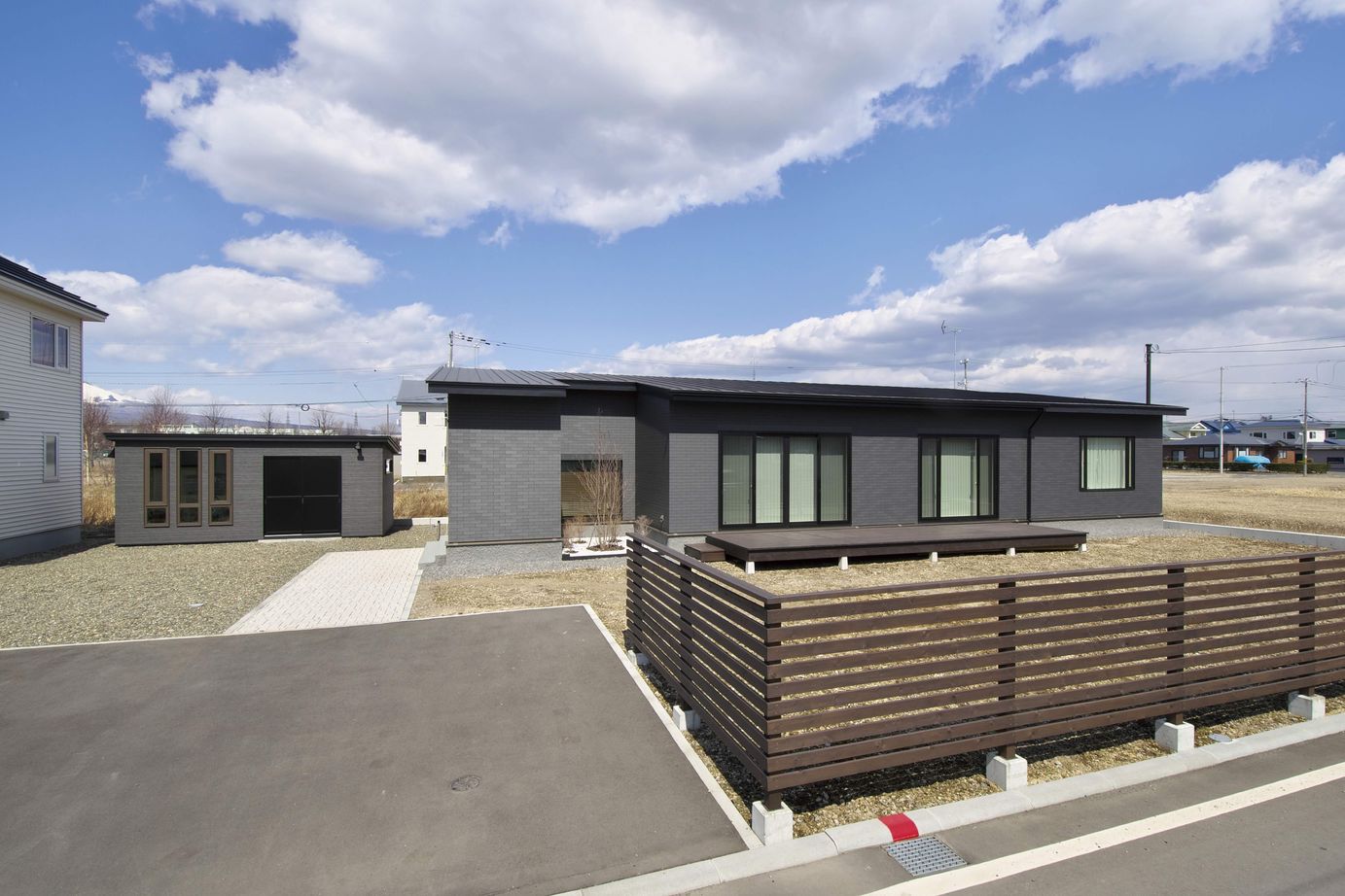 住研ハウス 【苫小牧市/3人家族(子ども1人)/3LDK間取図】LDK30畳でも年中家じゅう快適、高気密高断熱な平屋の家の建築実例画像10