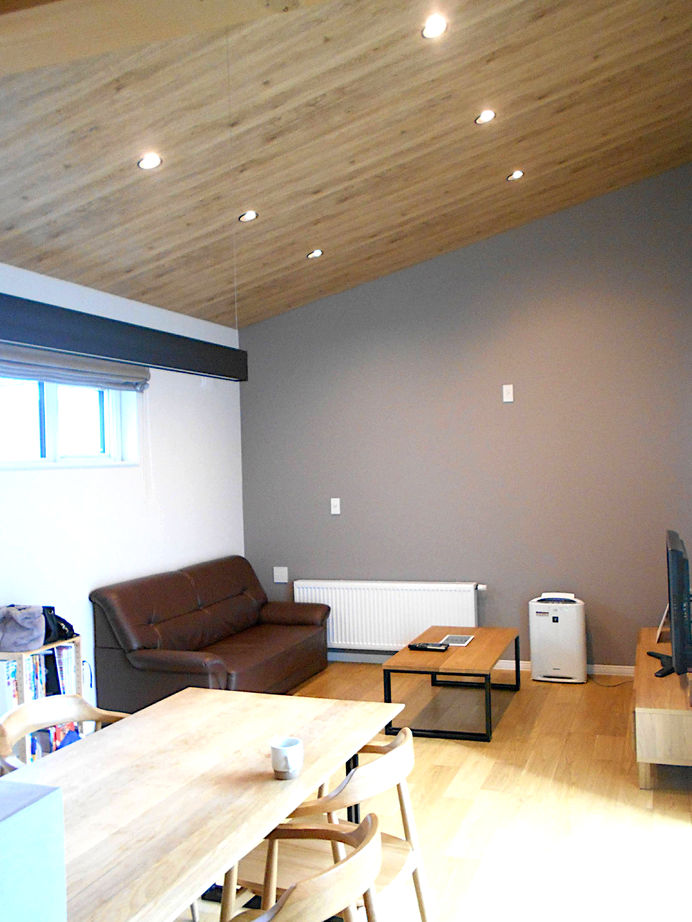 住研ハウス 【苫小牧市/4LDK間取図/アイランドキッチン/収納豊富】開放的な斜め天井で寛ぎリビングの家の建築実例画像4