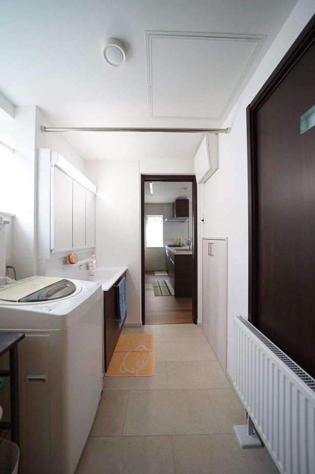 住研ハウス 【千歳市/4LDK間取図/カウンター】断熱仕様パントリーのある奥様の理想のキッチンを実現した家事ラクの家の建築実例画像3