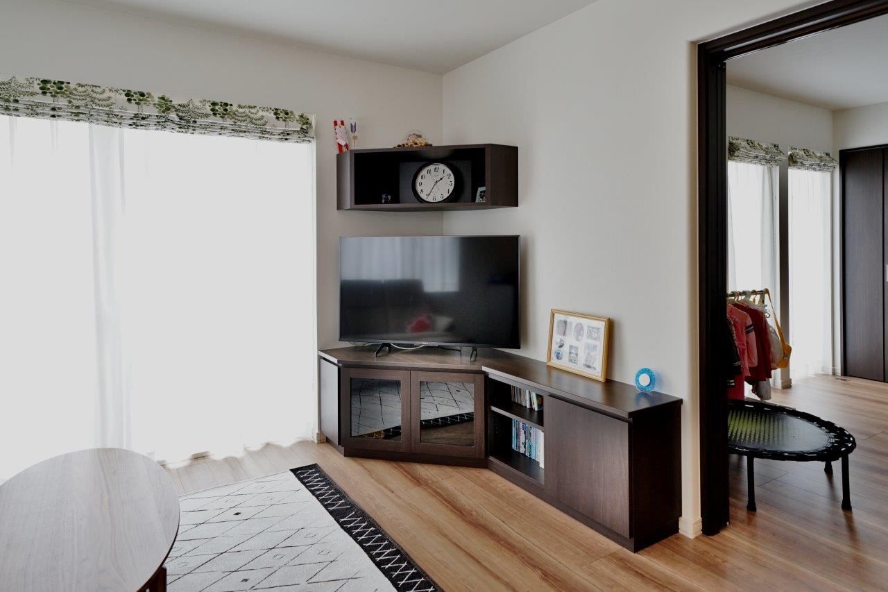 住研ハウス 【千歳市/4LDK間取図/カウンター】断熱仕様パントリーのある奥様の理想のキッチンを実現した家事ラクの家の建築実例画像8