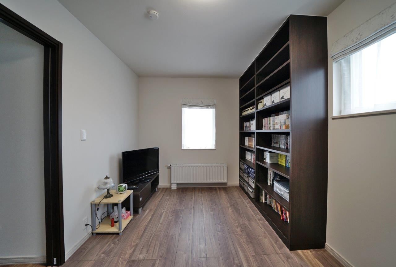 住研ハウス 【千歳市/4LDK間取図/カウンター】断熱仕様パントリーのある奥様の理想のキッチンを実現した家事ラクの家の建築実例画像9