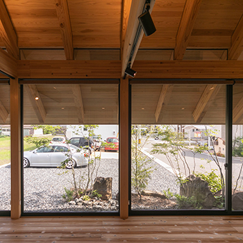 山根木材 【4LDK／のぼり梁×大開口】追い求めた「シンプルさ」が導く。木の美しさが映える、研ぎ澄まされた上質空間の建築実例画像5