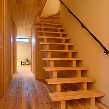 山根木材 【4LDK／のぼり梁×大開口】追い求めた「シンプルさ」が導く。木の美しさが映える、研ぎ澄まされた上質空間の建築実例画像7