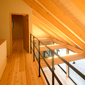 山根木材 【4LDK／のぼり梁×大開口】追い求めた「シンプルさ」が導く。木の美しさが映える、研ぎ澄まされた上質空間の建築実例画像9