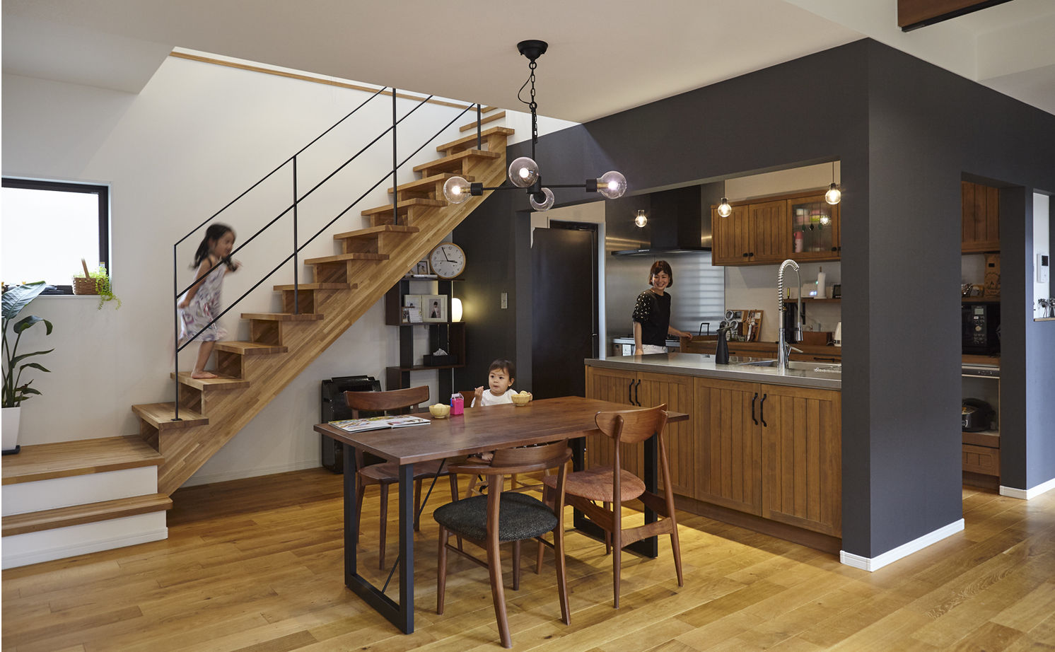 山根木材 異素材がセンスよく調和するスタイリッシュな木の家の建築実例画像8