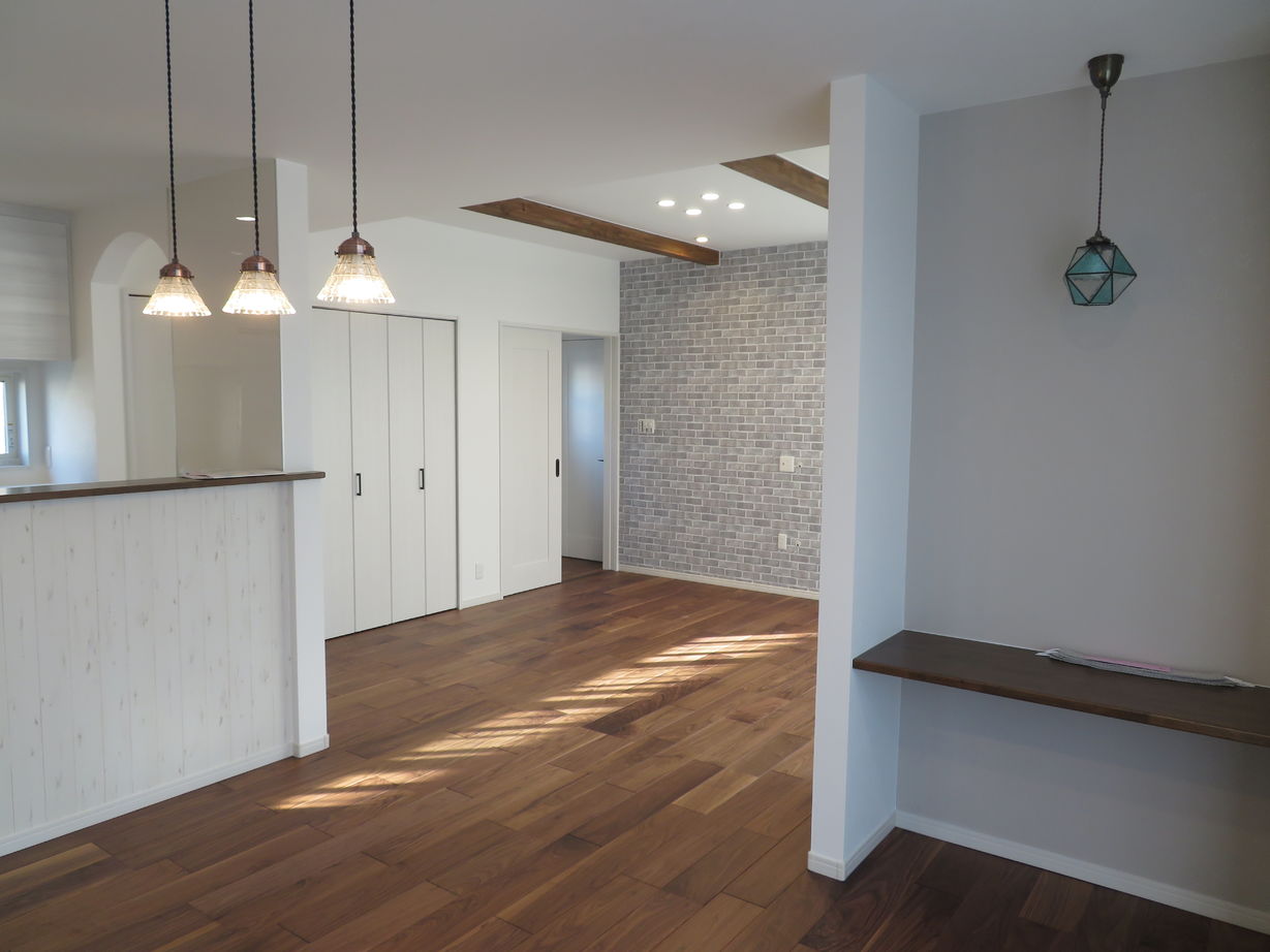 山根木材 インナーガレージ付きアーリーアメリカンスタイルでZEHの家。の建築実例画像2