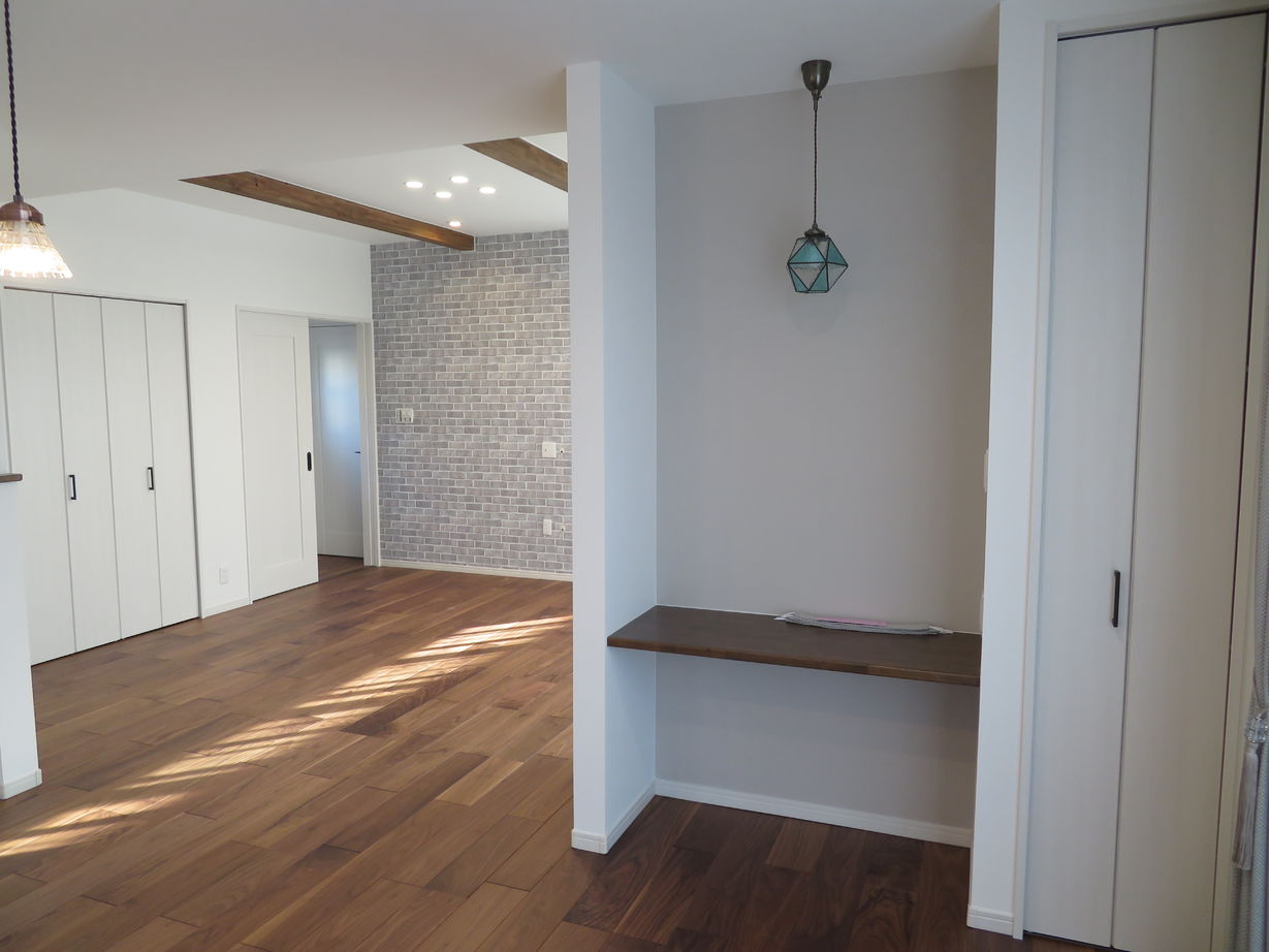 山根木材 インナーガレージ付きアーリーアメリカンスタイルでZEHの家。の建築実例画像4