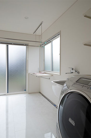 ワイケイホーム 【広々ドッグラン】ペットと住まう、吹き抜けのある家の建築実例画像7