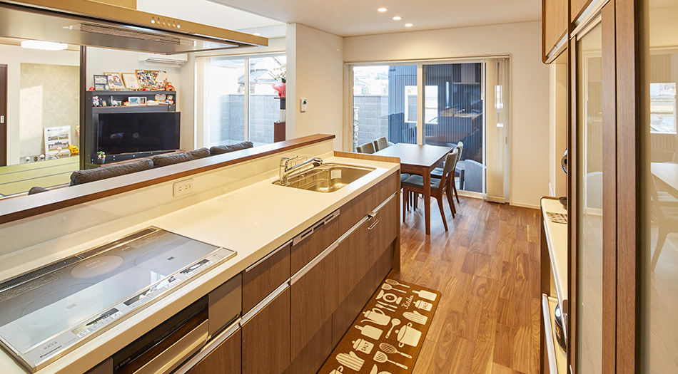 ワイケイホーム 【2000万円台×吹き抜け×プライベートテラス】ラグジュアリーな快適空間、外に閉じて中に開く家の建築実例画像6