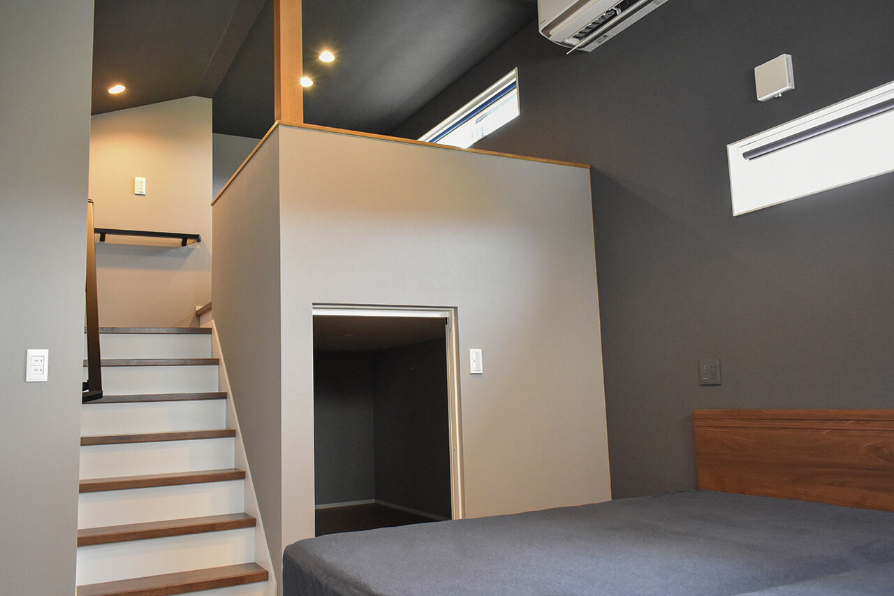 ワイケイホーム 【スキップフロア】和モダンの外観に包まれた、スタイリッシュな暮らし。遊び心のある空間演出にも注目の建築実例画像8