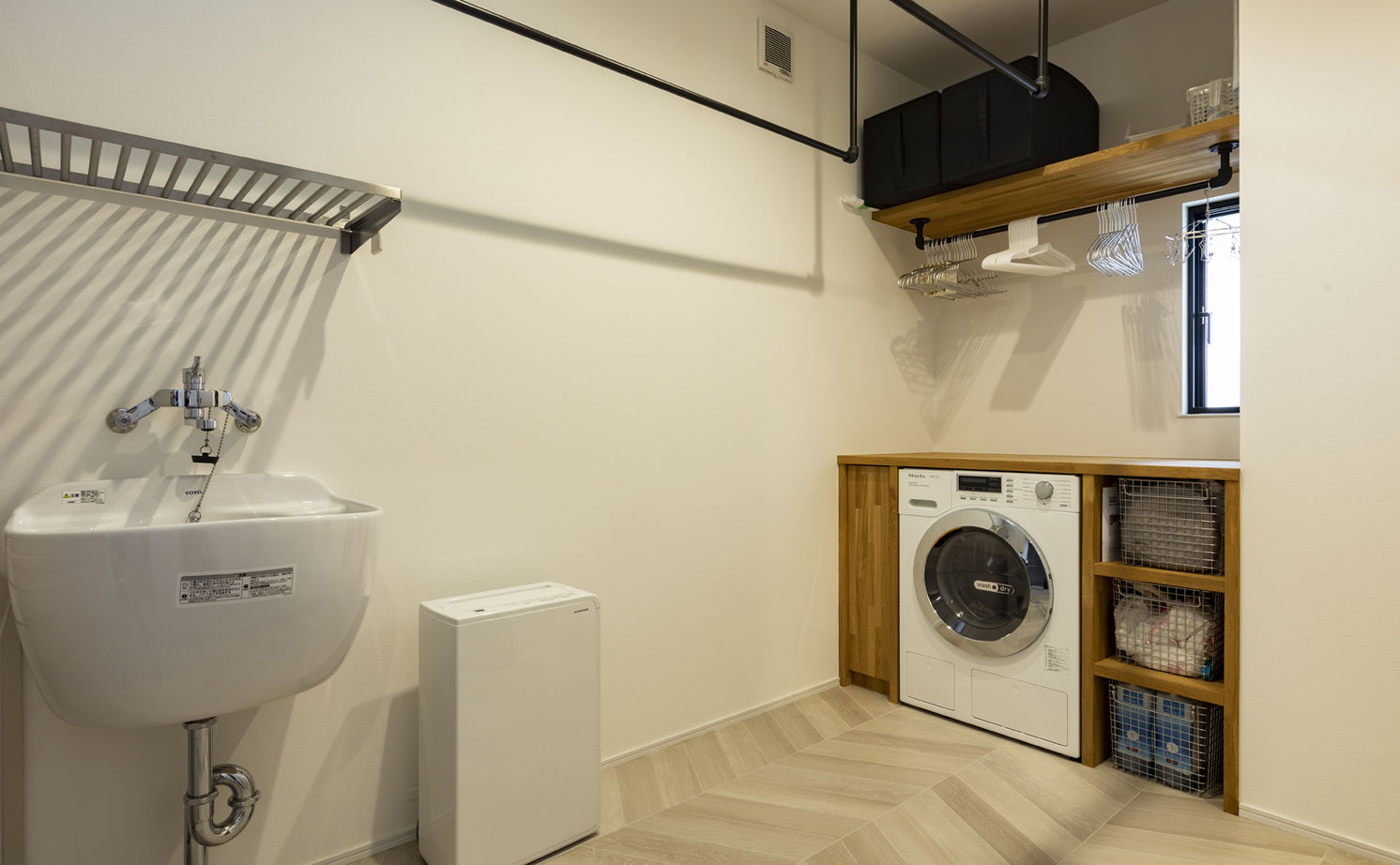 アートハウス 3000万円台×大津市|自然とのつながり、機能的な家事動線、共働き夫婦が建てた中庭のある家の建築実例画像12