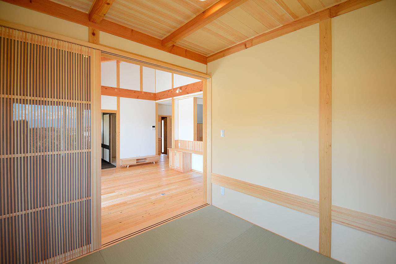 明和ホーム 【平屋/約24坪/4LDK】すべての居室と直接行き来ができる「真ん中LDK」。真壁造りの和モダンな平屋の建築実例画像6