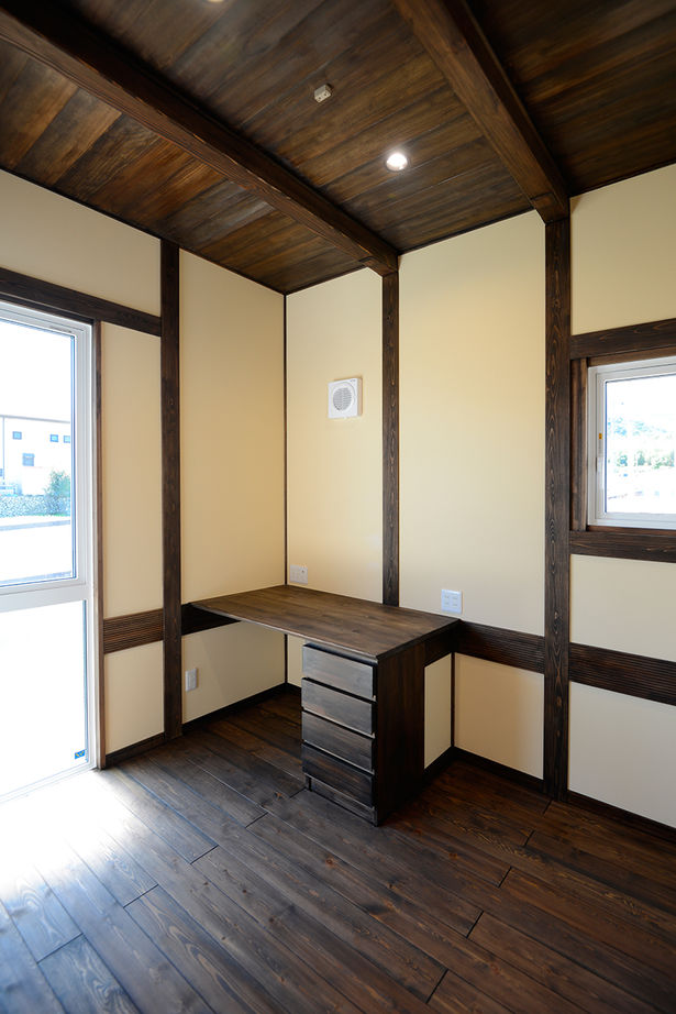 明和ホーム 【平屋/約24坪/4LDK】すべての居室と直接行き来ができる「真ん中LDK」。真壁造りの和モダンな平屋の建築実例画像7