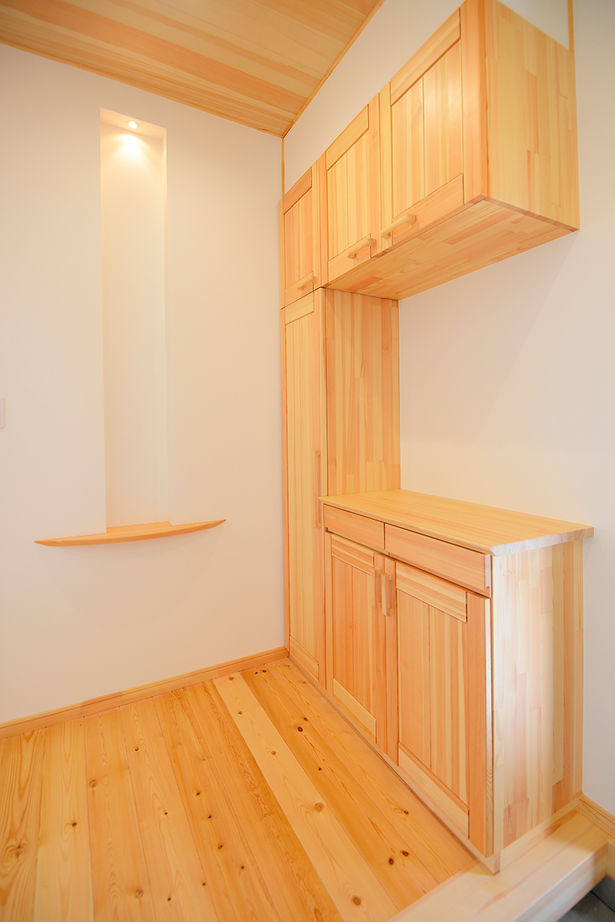 明和ホーム 【平屋/約24坪/4LDK】すべての居室と直接行き来ができる「真ん中LDK」。真壁造りの和モダンな平屋の建築実例画像10