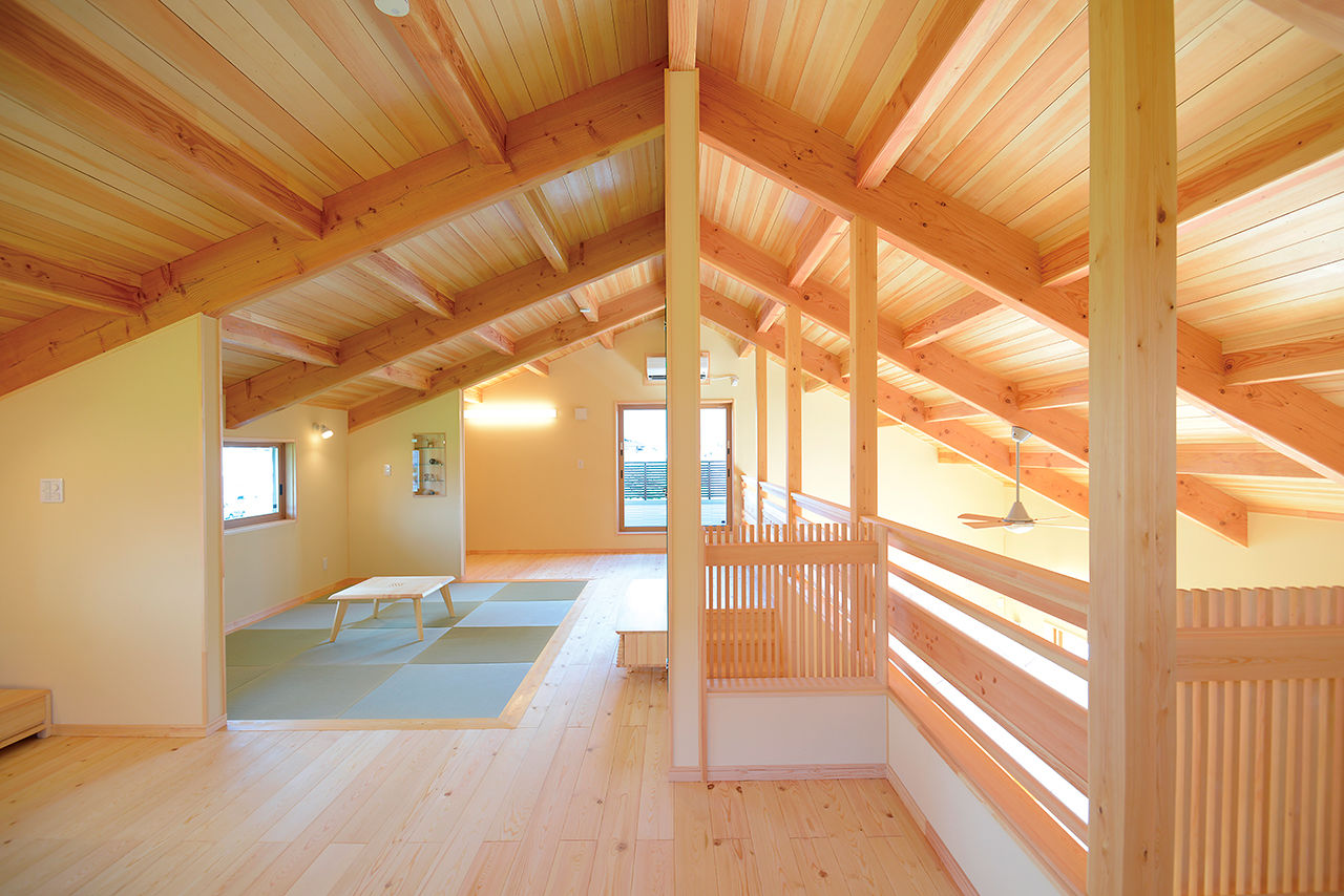 明和ホーム 【甲府市/3000万円台/38坪/ZEH＋R/間取り図あり】一体感と開放空間。のびやかに過ごす平屋風2階建ての家の建築実例画像2