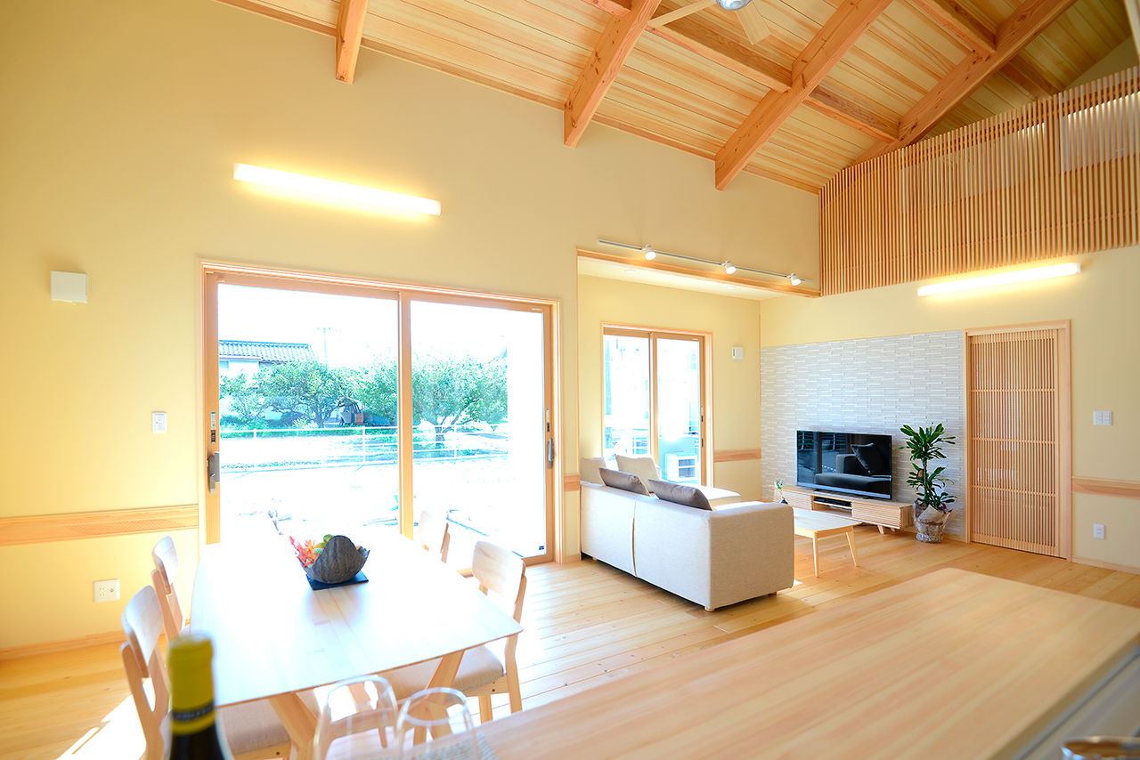 明和ホーム 【甲府市/3000万円台/38坪/ZEH＋R/間取り図あり】一体感と開放空間。のびやかに過ごす平屋風2階建ての家の建築実例画像4