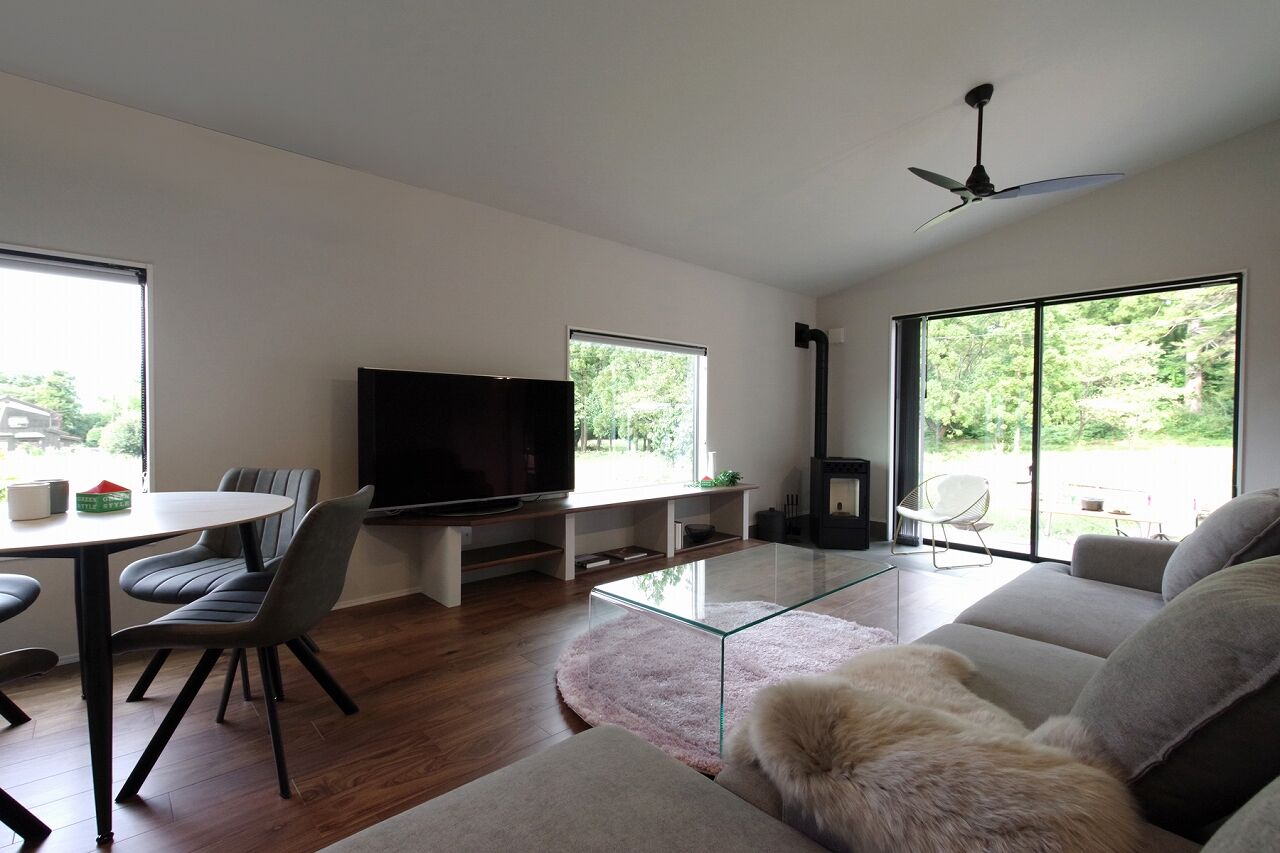 D-GRID HOUSING（ディーグリッドハウジング） 平屋/広い土間とデッキ。ペレットストーブと眺望をの建築実例画像3