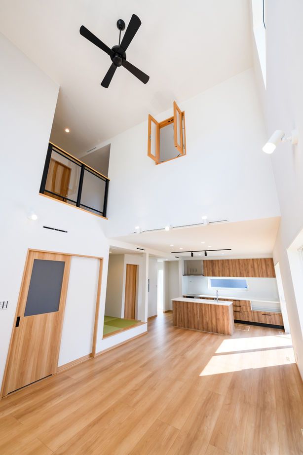 桧家住宅　(日本中央住販) 【奈良県/2300万円台】新婚夫婦がこだわり抜いた土間玄関と吹抜けのある家。開放感と回遊できる動線に満足の建築実例画像8