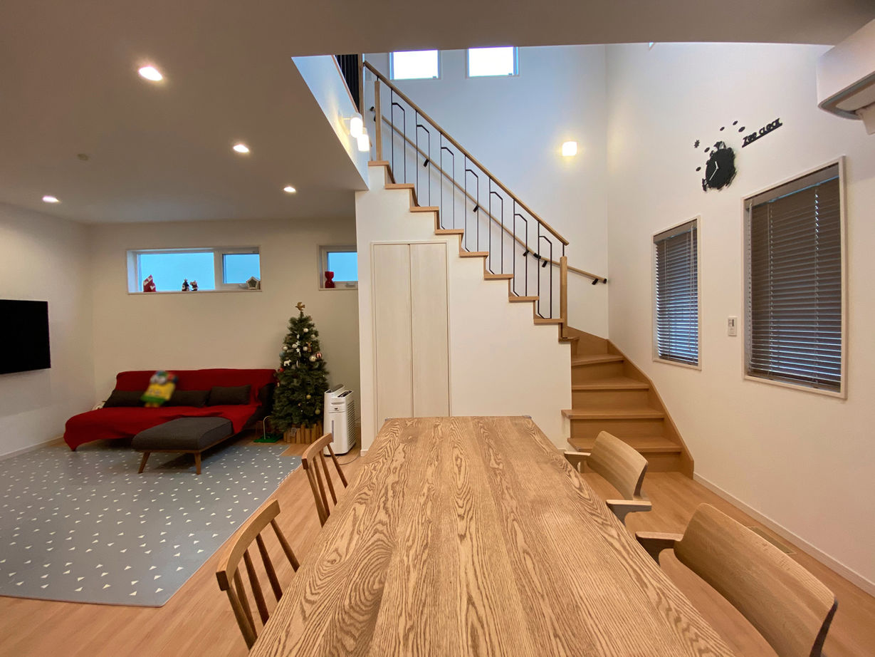 桧家住宅　(日本中央住販) 【奈良県/2200万円台/間取図掲載】吹抜けの大空間LDKで開放感を満喫。ママズルームを多彩に活用の建築実例画像