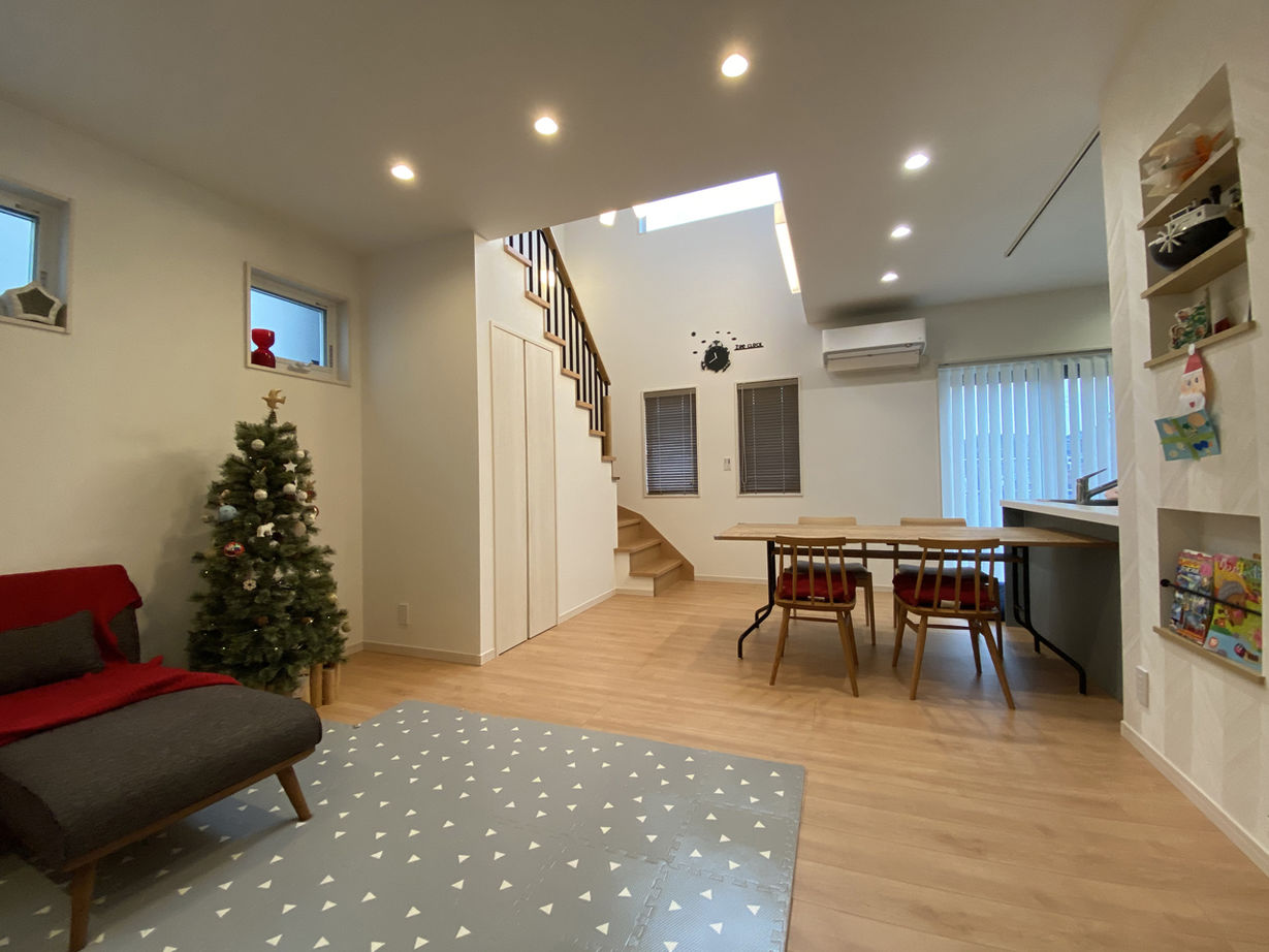 桧家住宅　(日本中央住販) 【奈良県/2200万円台/間取図掲載】吹抜けの大空間LDKで開放感を満喫。ママズルームを多彩に活用の建築実例画像3