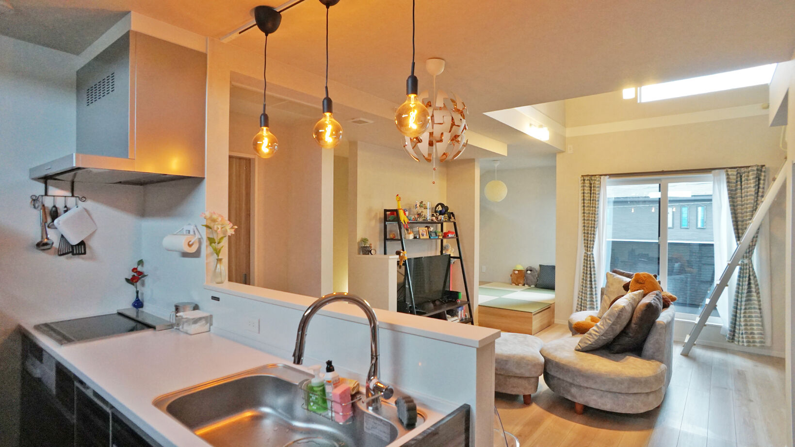 桧家住宅　(日本中央住販) 【京都府/ビルトインガレージ/2階リビング】愛車と共に暮らす家の建築実例画像4