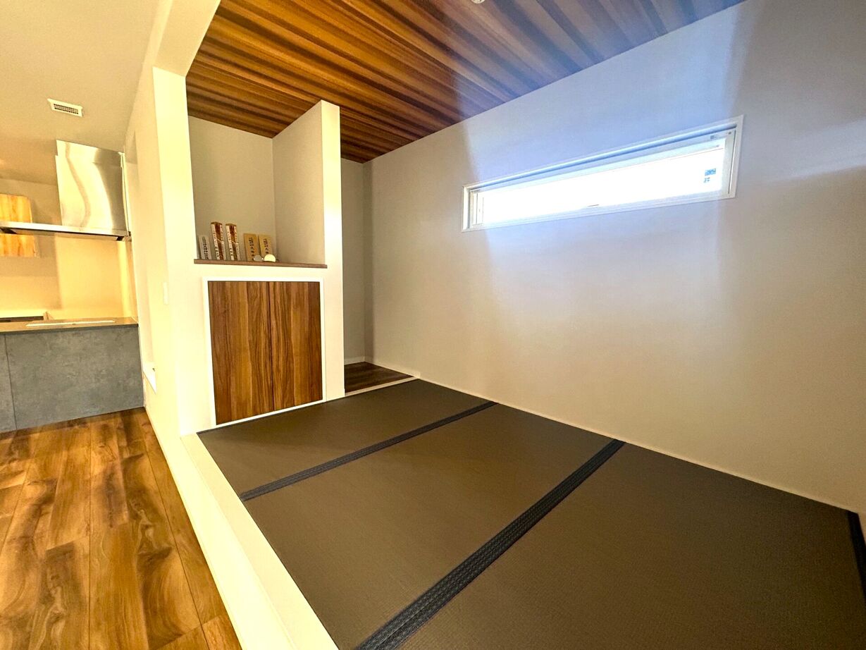 桧家住宅　(日本中央住販) 【吹き抜け/木目天井/土間収納】勾配天井の吹き抜けと美しい木目天井が映える、開放感あふれるデザイン住宅の建築実例画像4