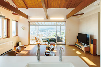 イソダ 【4000万円台/50坪台/間取り図あり】富士山の眺望を楽しむ。大空間のビルトインガレージを木造での建築実例画像2