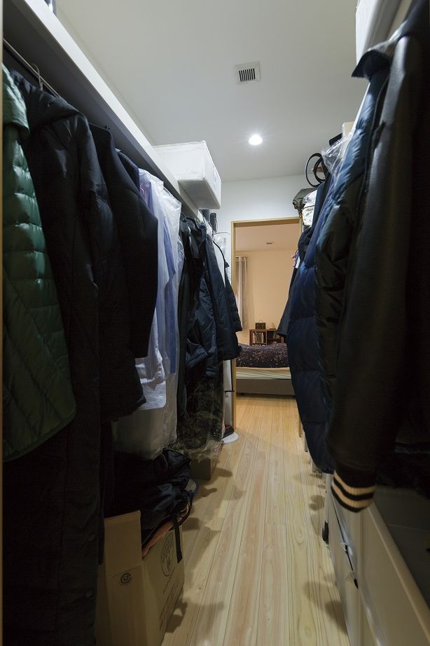 イソダ 【3000万円台/30坪台/間取り図あり】桧の床とソーラーサーキット工法で叶える身体に優しい住環境の建築実例画像9